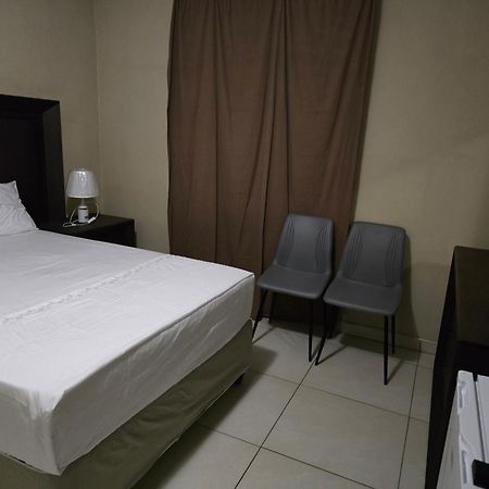 Palm Inn Boutique Palapye エクステリア 写真