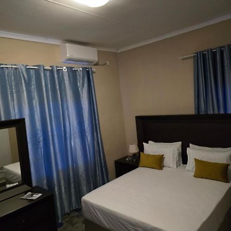 Palm Inn Boutique Palapye エクステリア 写真