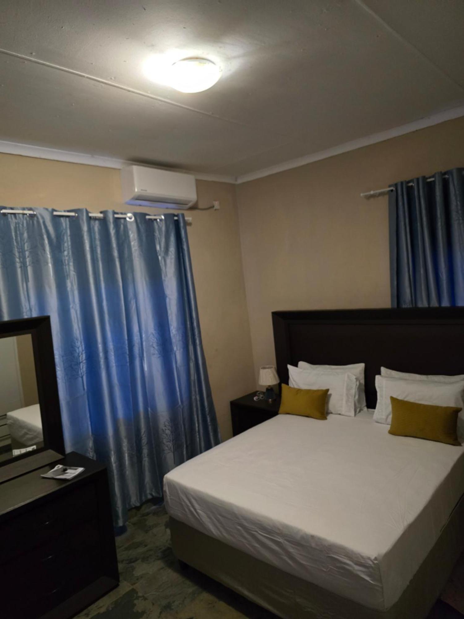 Palm Inn Boutique Palapye エクステリア 写真